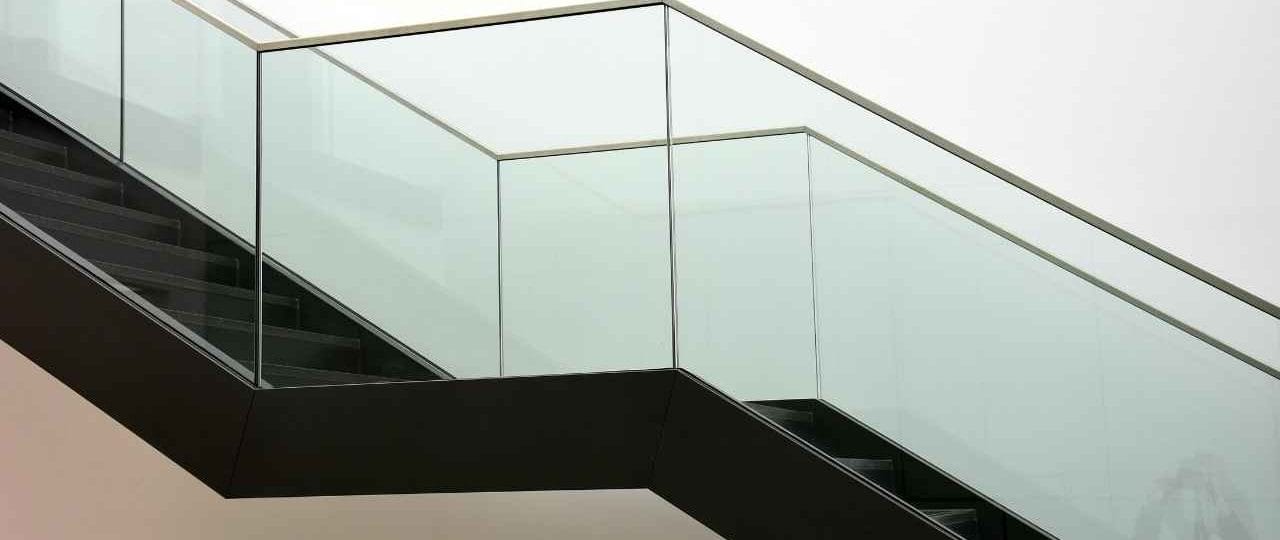 Jasa Railing Tangga Kaca Tempered Minimalis