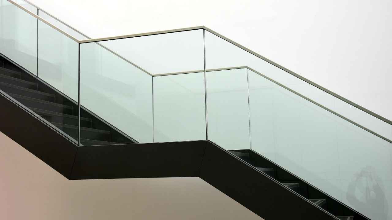 Jasa Railing Tangga Kaca Tempered Minimalis