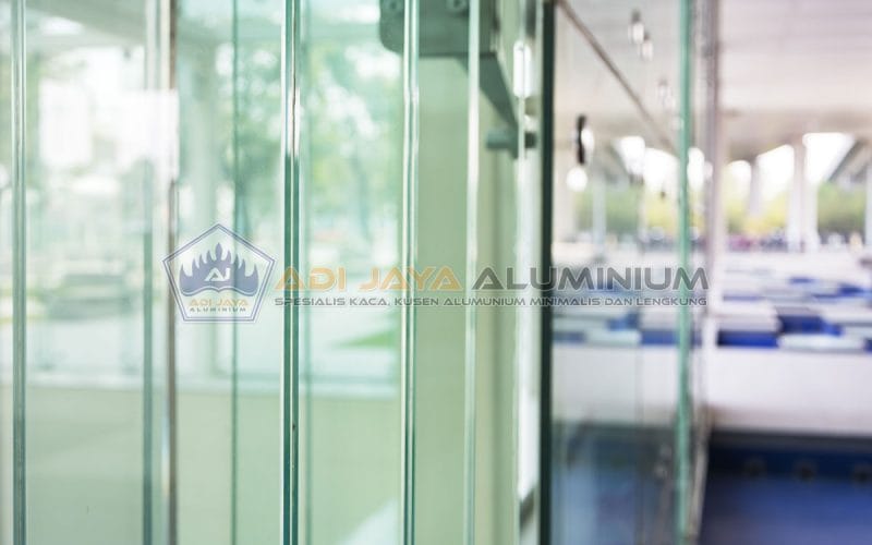 Harga Partisi Kaca Tempered 20mm: Kelebihan & Tips Memilihnya