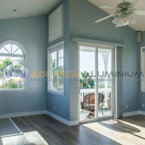 Model Rumah Kusen Aluminium Bergaya Industrial dan Minimalis