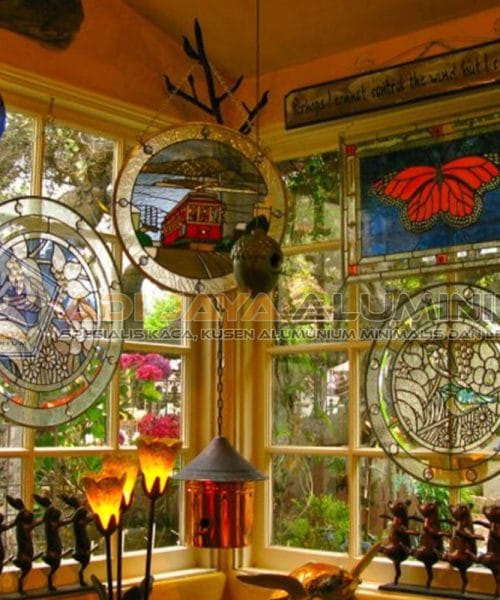 Motif Kaca Patri Favorit untuk Jendela, Pintu, dan Sekat Ruangan