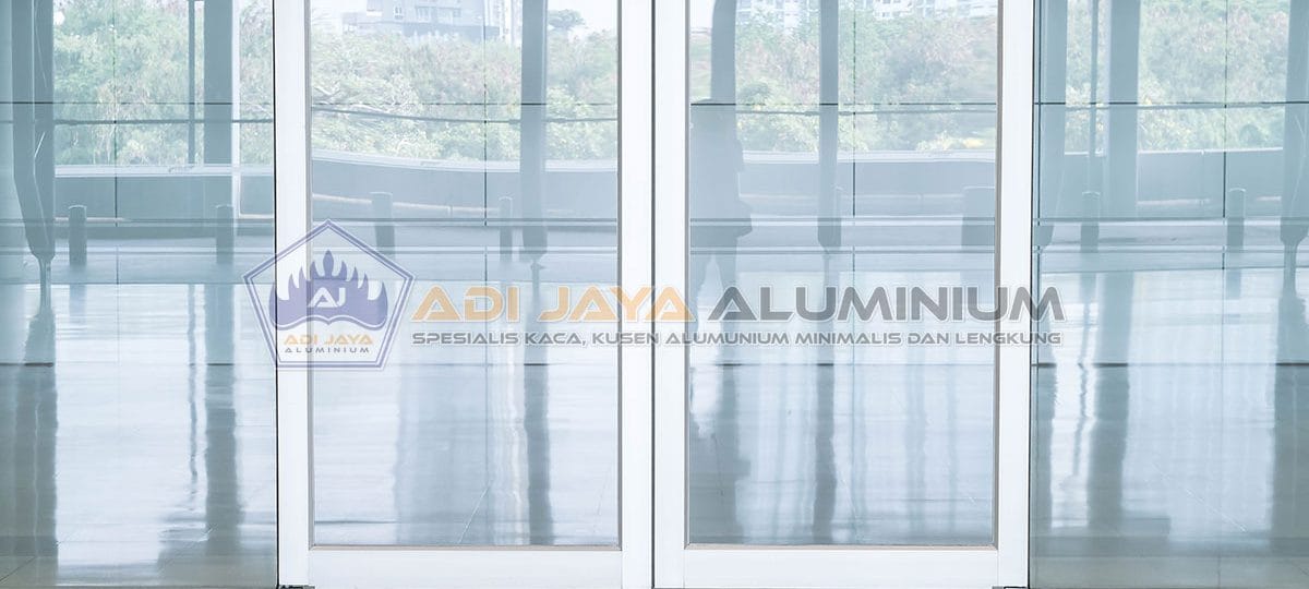 Partisi Kaca Tempered