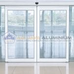 Partisi Kaca Tempered: Kelebihan, Jenis, & Tips Pemasangannya