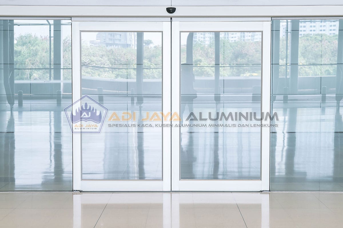 Partisi Kaca Tempered: Kelebihan, Jenis, & Tips Pemasangannya Partisi Kaca Tempered
