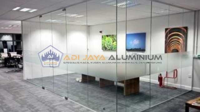 Jasa pasang sekat kaca tempered kantor kedap suara murah Jakarta