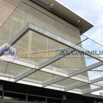 Tukang kaca tempered kanopi void belakang rumah minimalis Bekasi