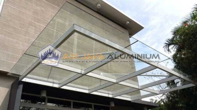 Tukang kaca tempered kanopi void belakang rumah minimalis Bekasi Tukang kaca tempered kanopi void belakang rumah minimalis Bekasi