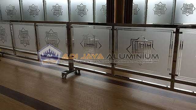 Tukang partisi kaca tempered mushola dalam rumah minimalis area Bekasi Tukang partisi kaca tempered mushola dalam rumah minimalis area Bekasi